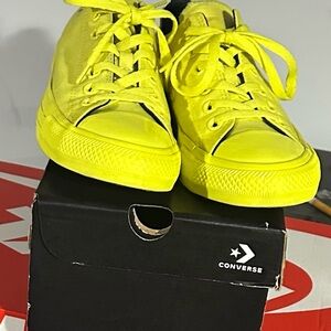 Converse Women’s Bright Yellow Low-top PumpUp the Volume Sneakers Sz 8